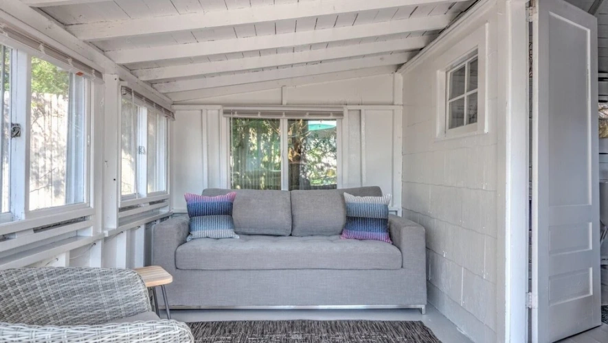 1 Bedroom Bungalow with water view