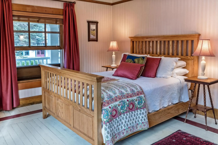 McCloud Hotel