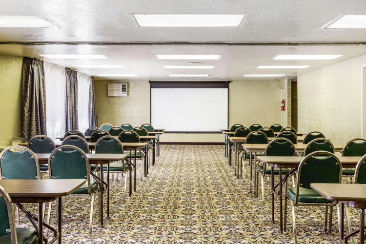 Quality Inn & Suites Irvine Spectrum photo 25