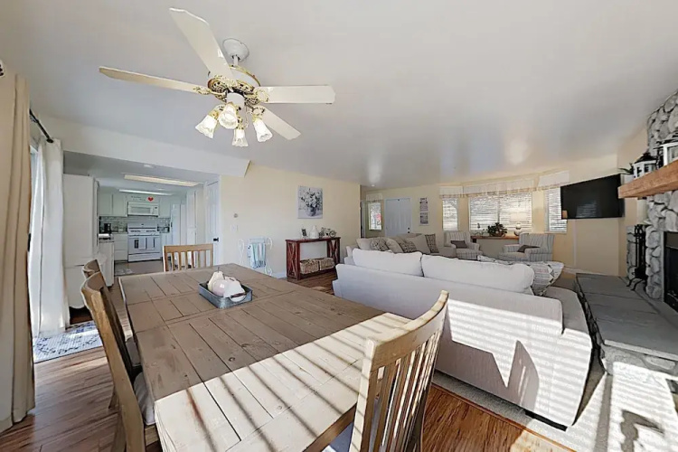 Tree-top Getaway W/ Forested Views & Elevated Deck 3 Bedroom Home