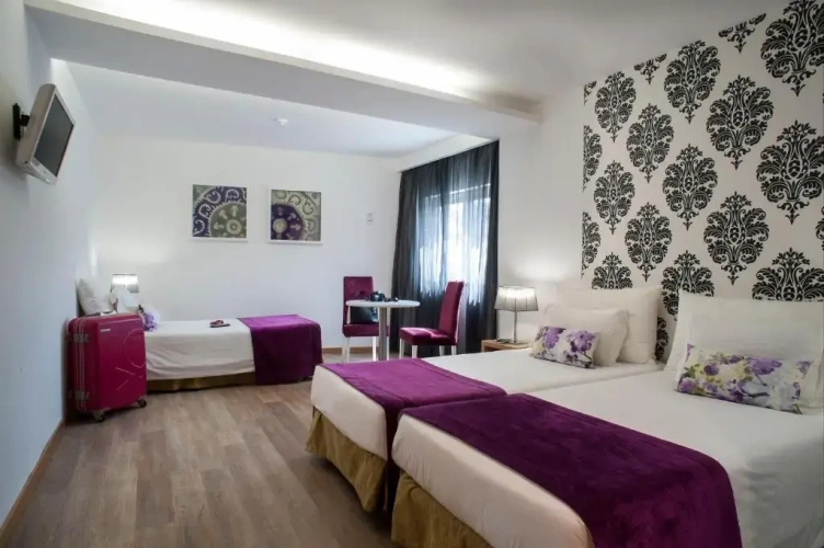 Standard Triple room