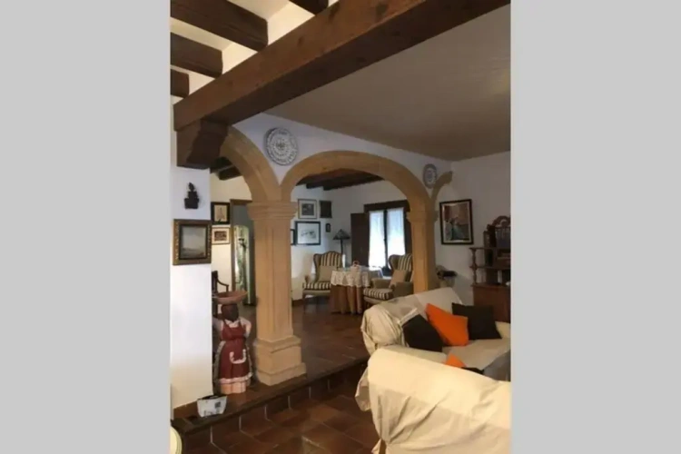 5 Bedrooms Cottage
