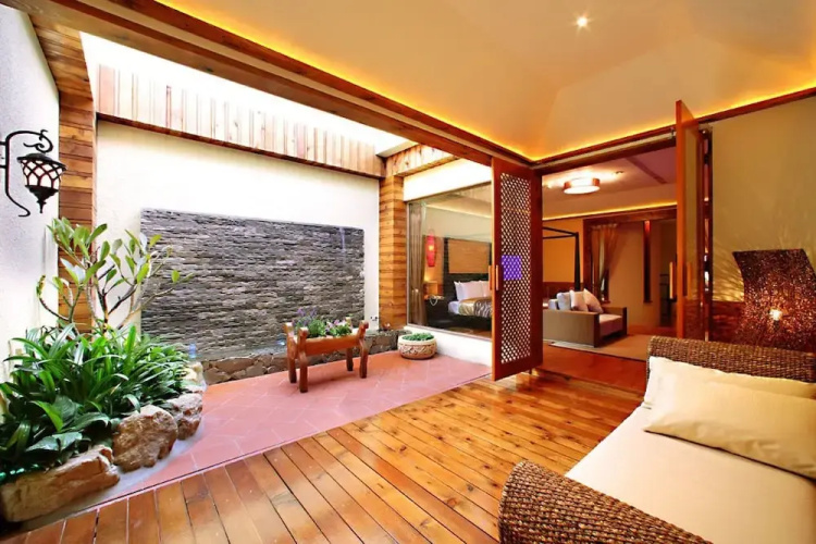 Le Chateau Hotel