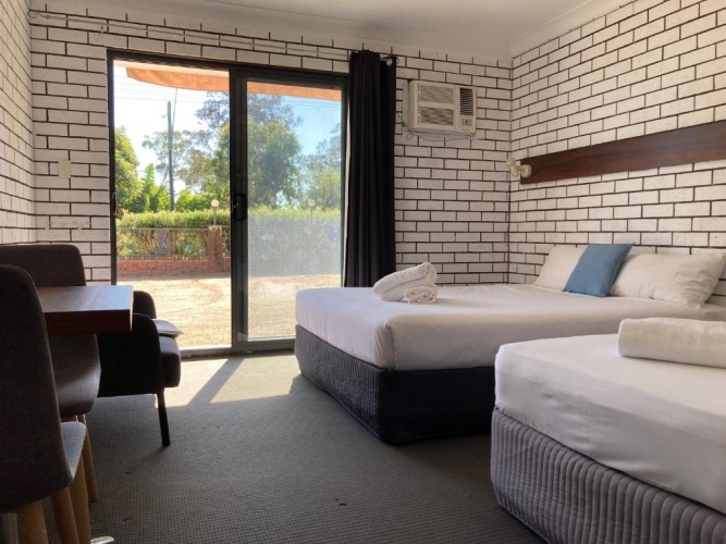 Economy Triple room