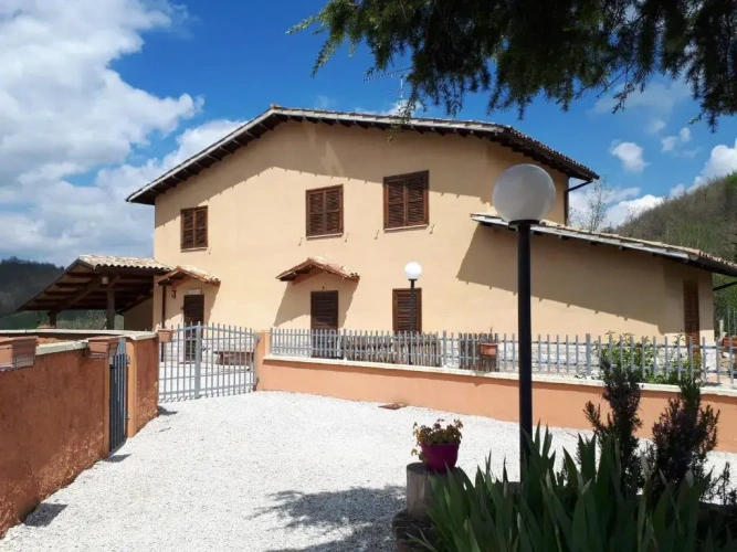 2 Bedrooms Sextuple Villa
