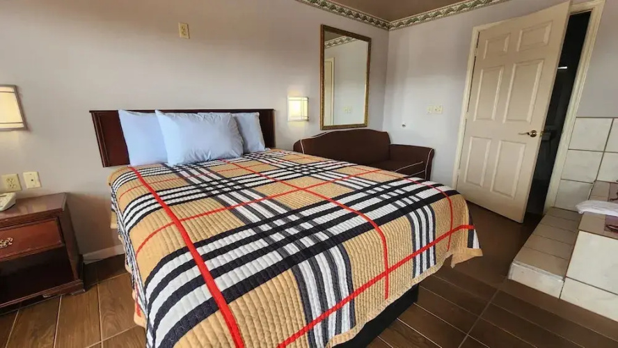 Benbrook Inn & Suites