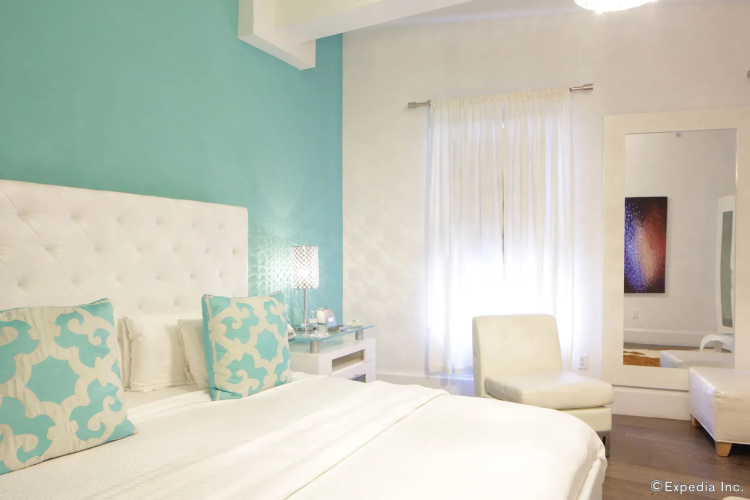 Ithaca Hotel