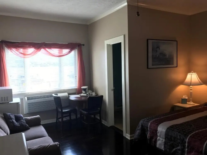 Beachcomber Inn