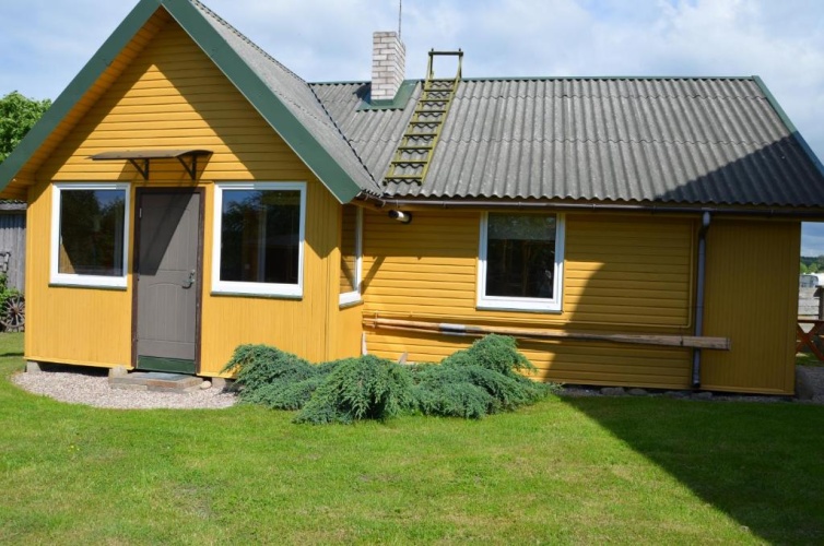 Bungalow with garden view