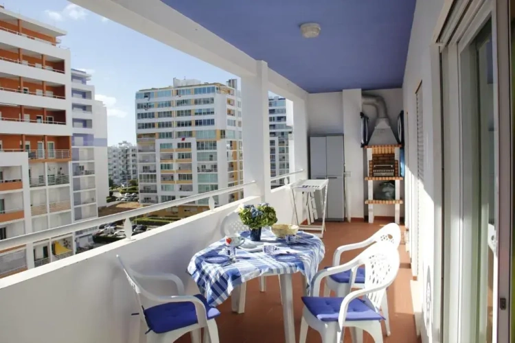 2 Bedrooms Apartment with balcony