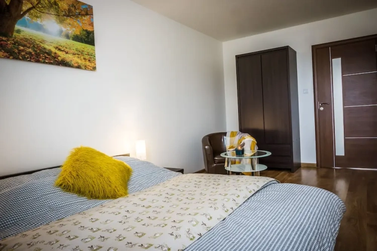 2 Bedrooms Apartment