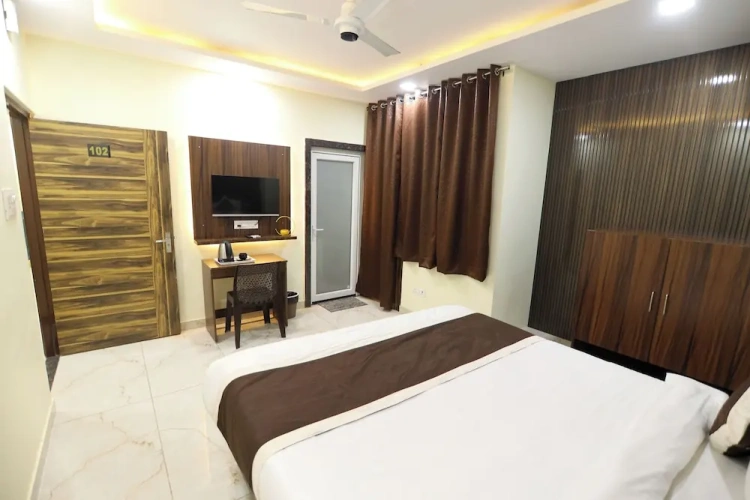 Deluxe Double room with balcony and with city view