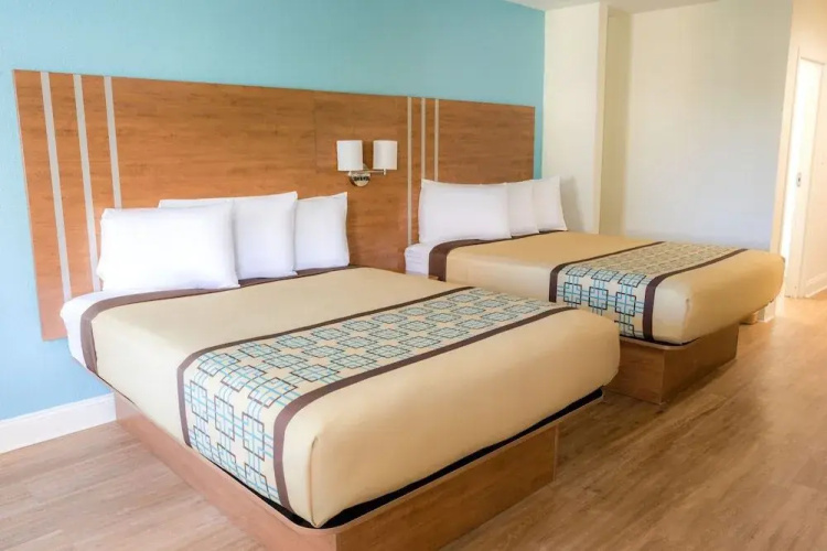 Dunes Inn & Suites