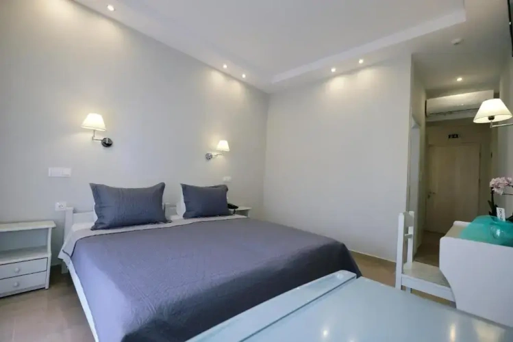 Standard Twin room with city view