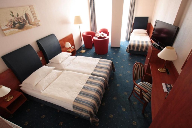 Standard Triple room