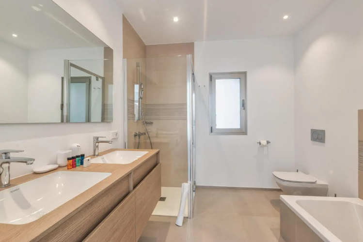 Bentor 3-3 PENTHOUSE POOL VIEW & JACUZZI 2B