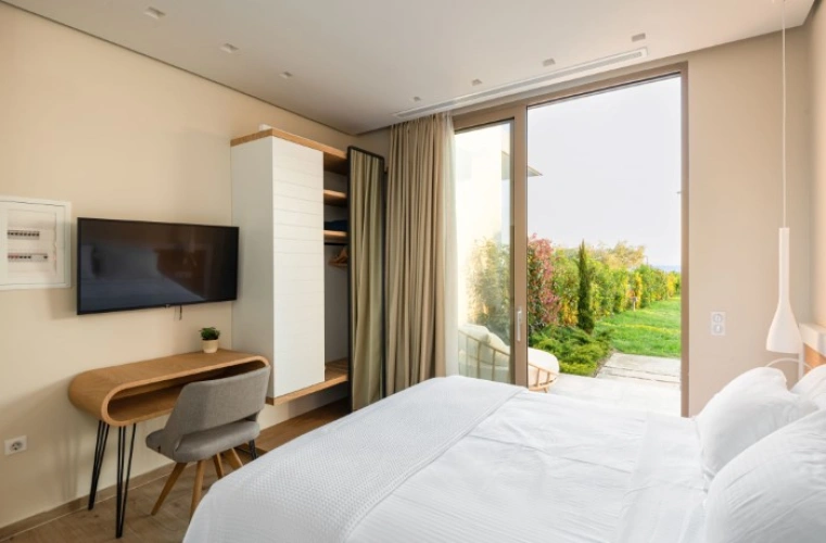 4 Bedrooms Apartment