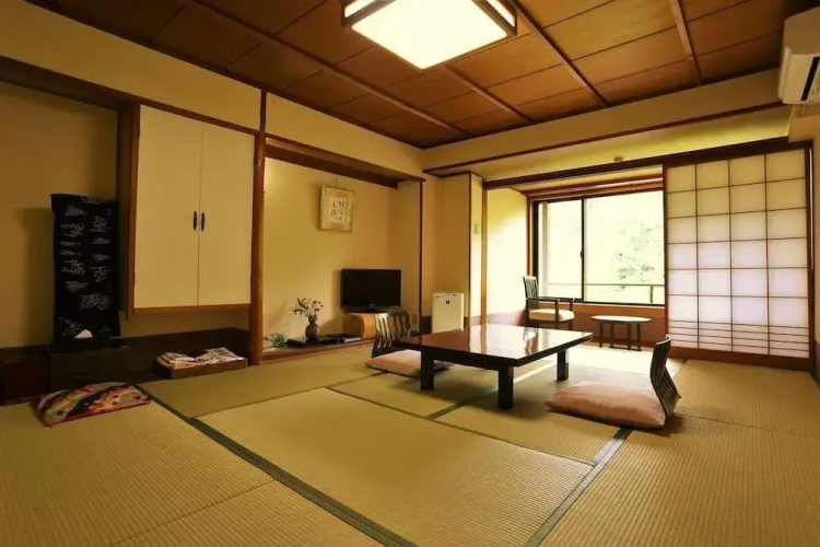 Momijiya Honkan Takao Sansou Ryokan