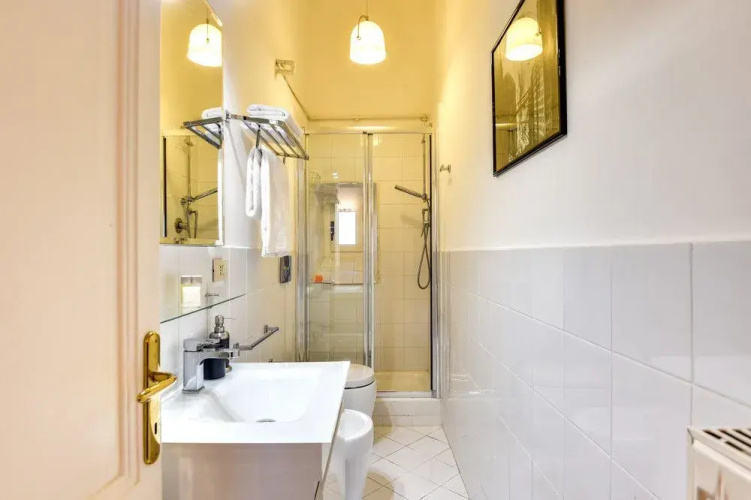 Nice and Bright 2 bed Flat Near Termini