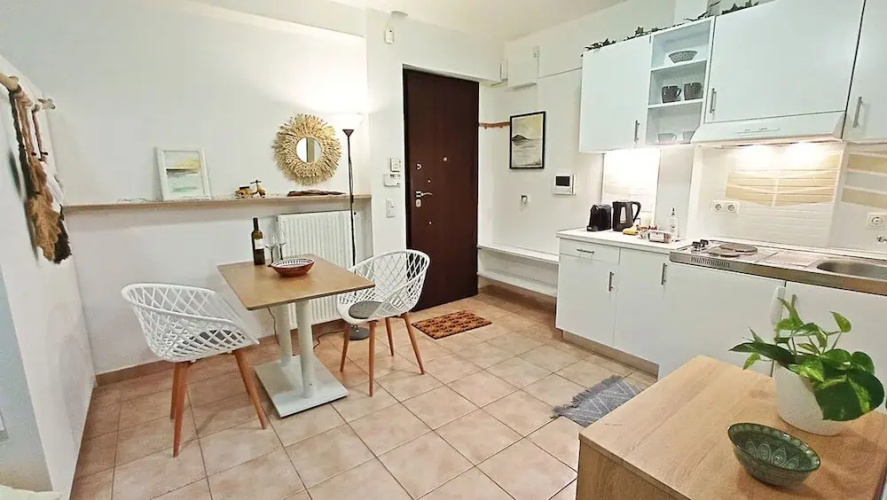Relaxing Studio Apt 1 min to Highway Parking