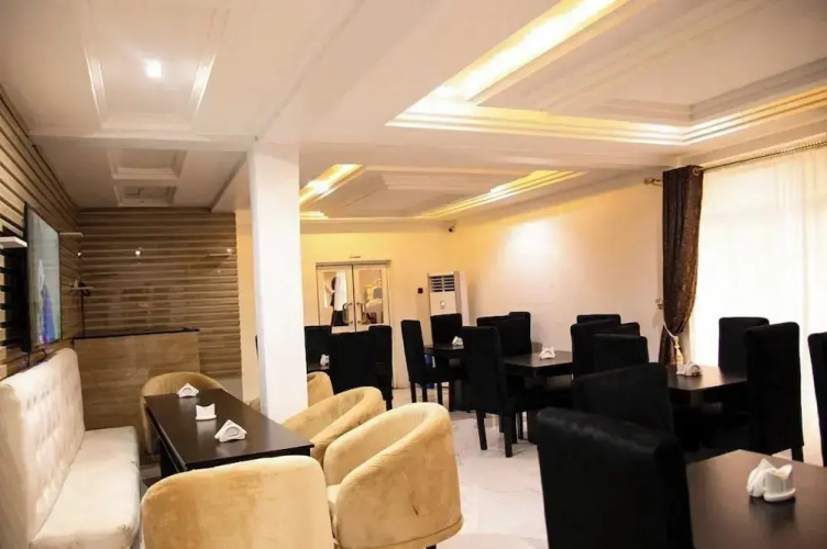 Broadfields Hotel