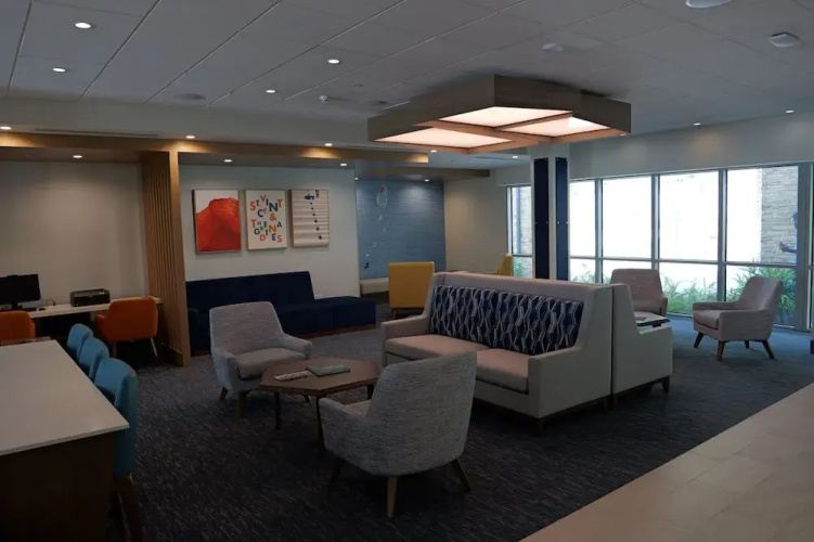 Holiday Inn Express & Suites DIAMOND