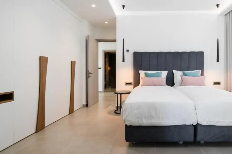 2 Bedrooms Villa