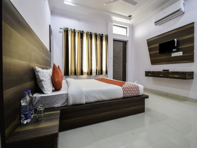 OYO 26580 Hari Krishna Palace