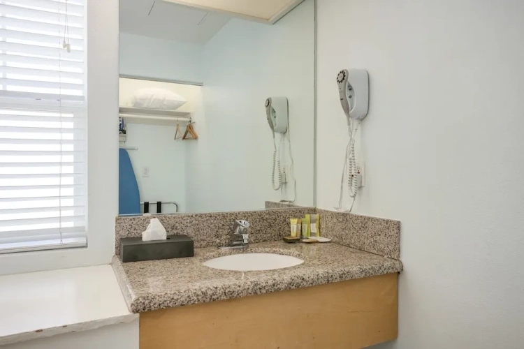 Standard Double room with partial ocean view
