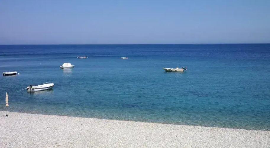 Avlakia Beach Studios & Apartments