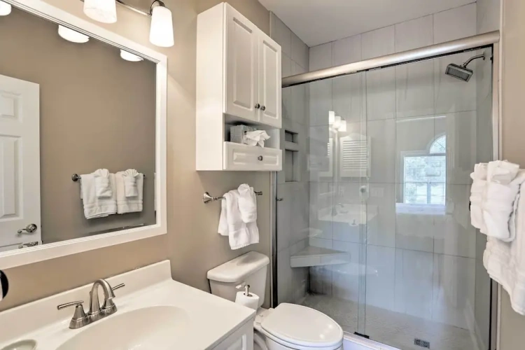 2 Bedrooms Apartment