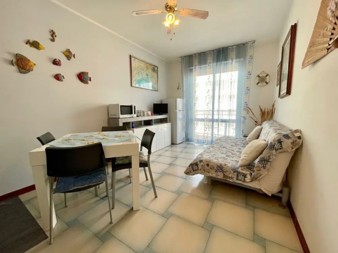 Seaside Apartment With Balcony