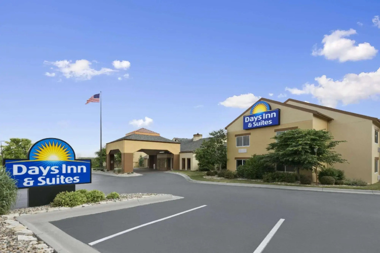 Days Inn & Suites Omaha NE
