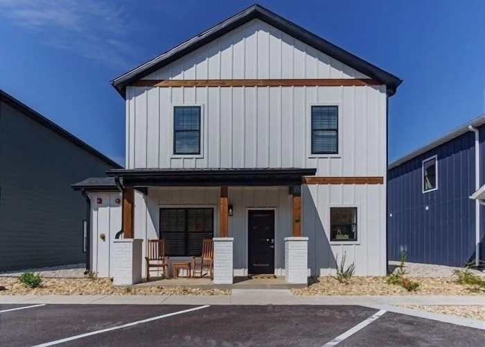 5 Bedrooms Cottage