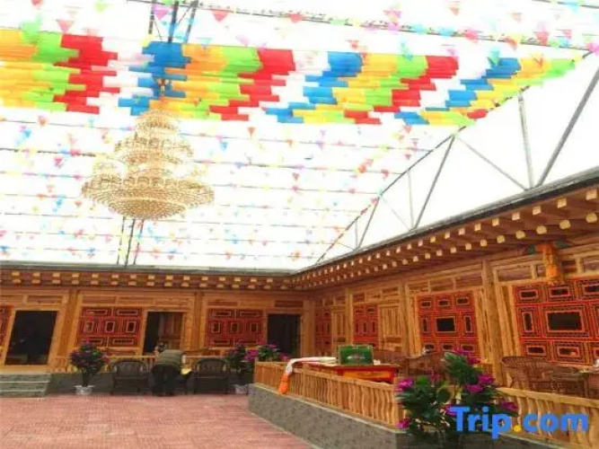 Xiahe Riyue Mountain Villa