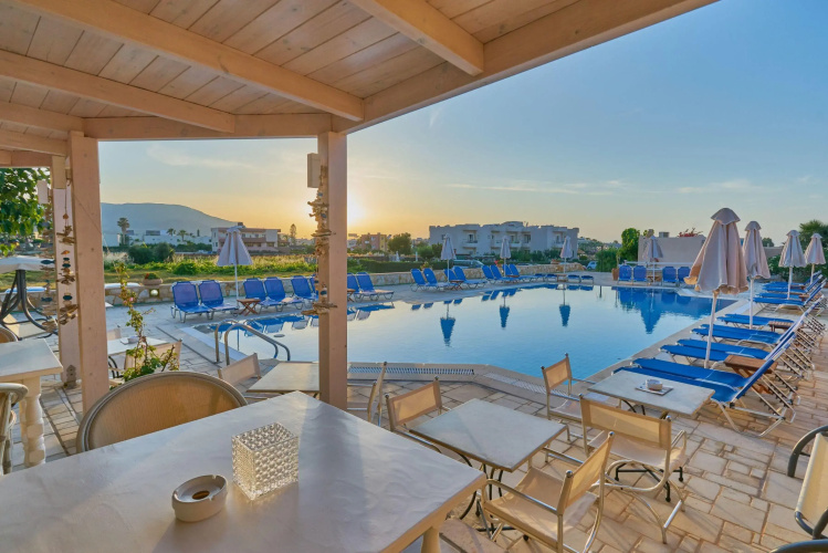 Golden Bay Aparthotel