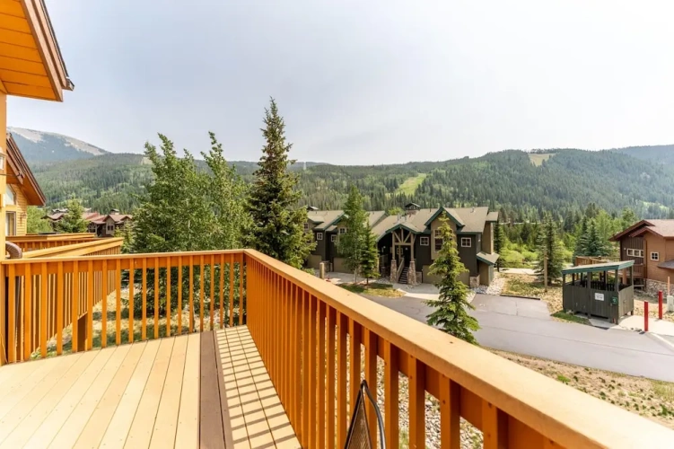 3 Bedrooms Standard room with balcony and with mountain view