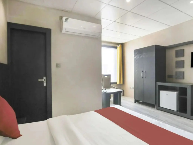 Hotel Cayman by OYO Rooms