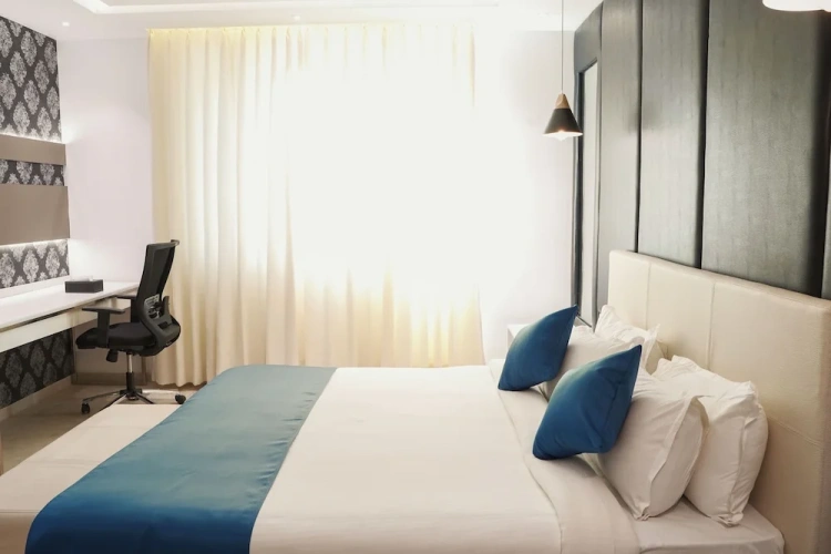 Luxury Double room with balcony and with garden view