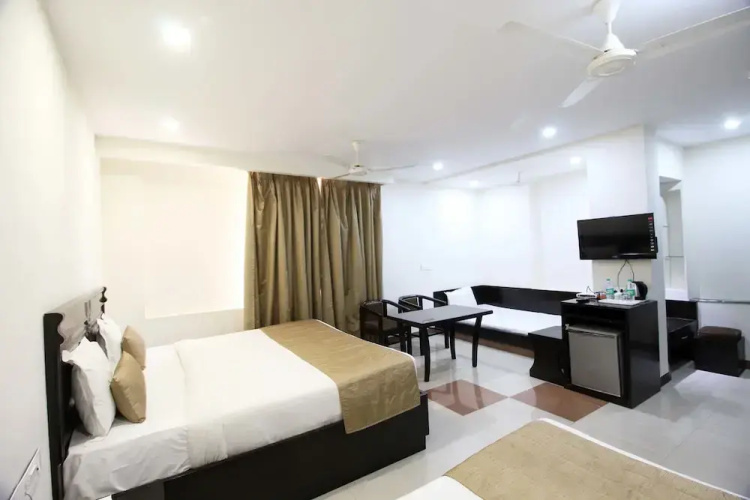 Usha Kiran Palace Hotel & Towers