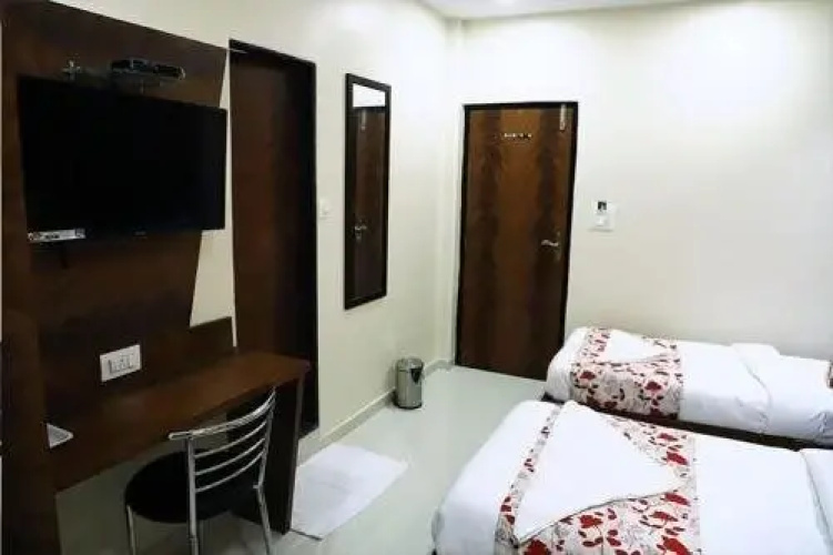 Hotel Golden Hyatt Inn