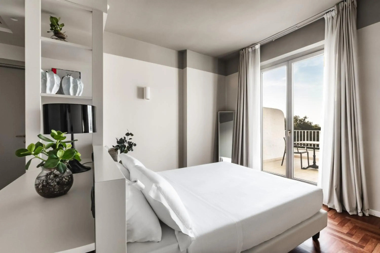 SeeBay Hotel