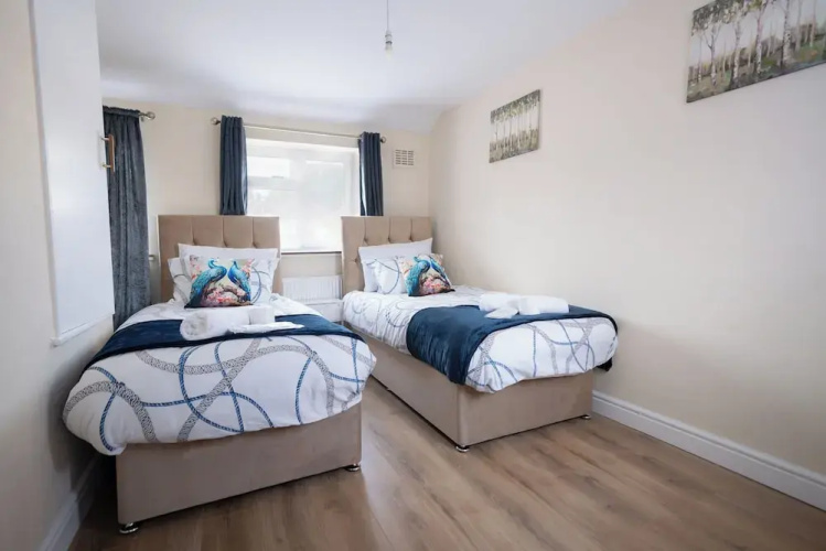 3-bed House - Sleeps 7, Parking & Views