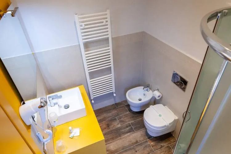 Five Rooms Brolo