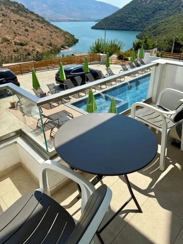 Standard Quadruple room with pool view