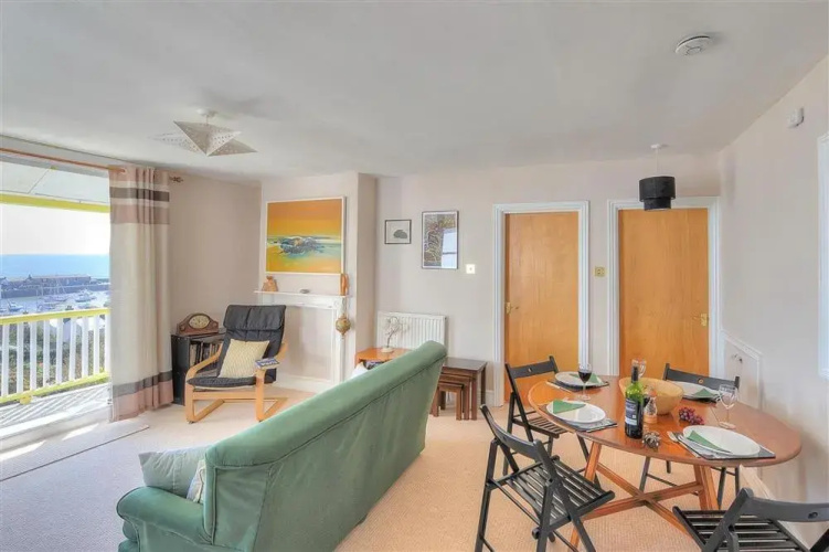 2 Harbour Heights
