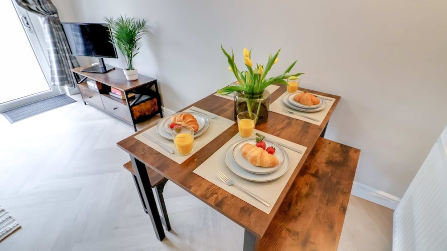 Modern House In Hartlepool With Private Parking