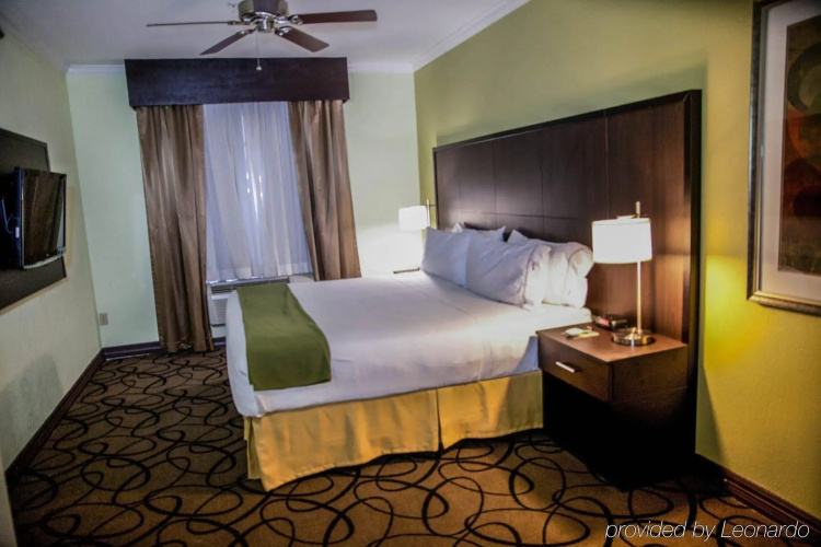 Holiday Inn Express & Suites Houston North Intercontinental by IHG