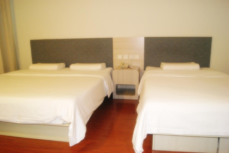 Standard Double room with street view