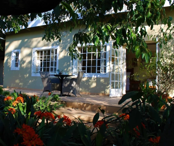 1 Bedroom Cottage with garden view